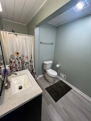 Toallas, jabón, papel de baño 