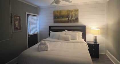 The Cozy Place - Family and Pet friendly. Only 5 minutes away from UGA!
