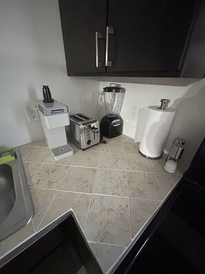 Fridge, microwave, oven, stovetop - Short term 1bdrm apartment (Ranson)