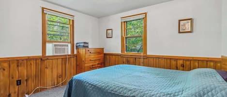 2 bedrooms, iron/ironing board, travel crib, free WiFi