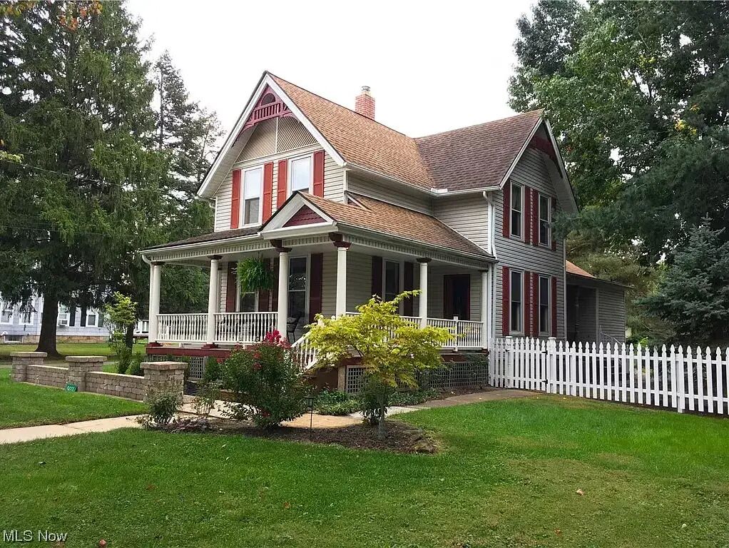 Come stay and relax at the Captain's House in Historic Vermilion Harbor Town. 