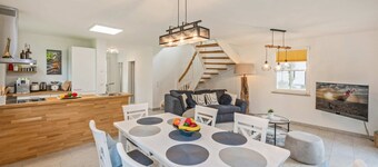 Ferienhaus Johann - Neu Errichtetes Ferienhaus in Ruhiger Wohngegend mit Parkplatz, Sauna und Wlan
