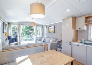 Interior - Riverside 2 Bed Holiday Caravan – Lynher Retreat (Notter Bridge, Saltash)