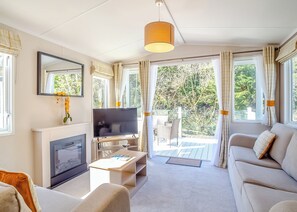 Living area - Riverside 2 Bed Holiday Caravan – Lynher Retreat (Notter Bridge, Saltash)