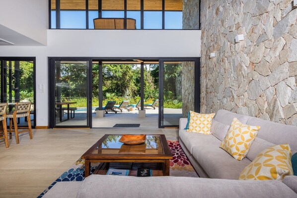 TV - CASA DESTINO - 150 METERS FROM THE OCEAN IN OCEANFRONT COMMUNITY (Los Pargos)