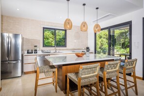 Oven, stovetop - CASA DESTINO - 150 METERS FROM THE OCEAN IN OCEANFRONT COMMUNITY (Los Pargos)