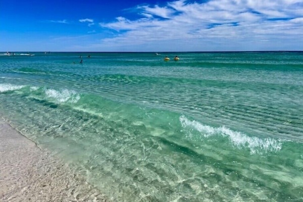 Beach nearby, sun loungers, beach towels