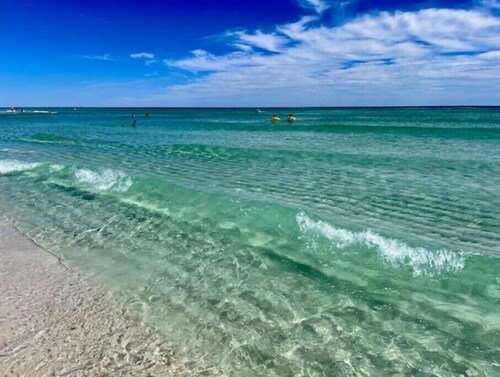 40% OFF Newly Renovated Modern Navarre Beach Home; Family Friendly; Snowbirds 