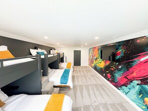 7 Schlafzimmer, Schreibtisch, Bügeleisen/Bügelbrett, Reisekinderbett