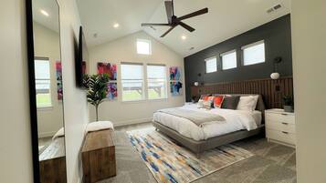 7 Schlafzimmer, Schreibtisch, Bügeleisen/Bügelbrett, Reisekinderbett