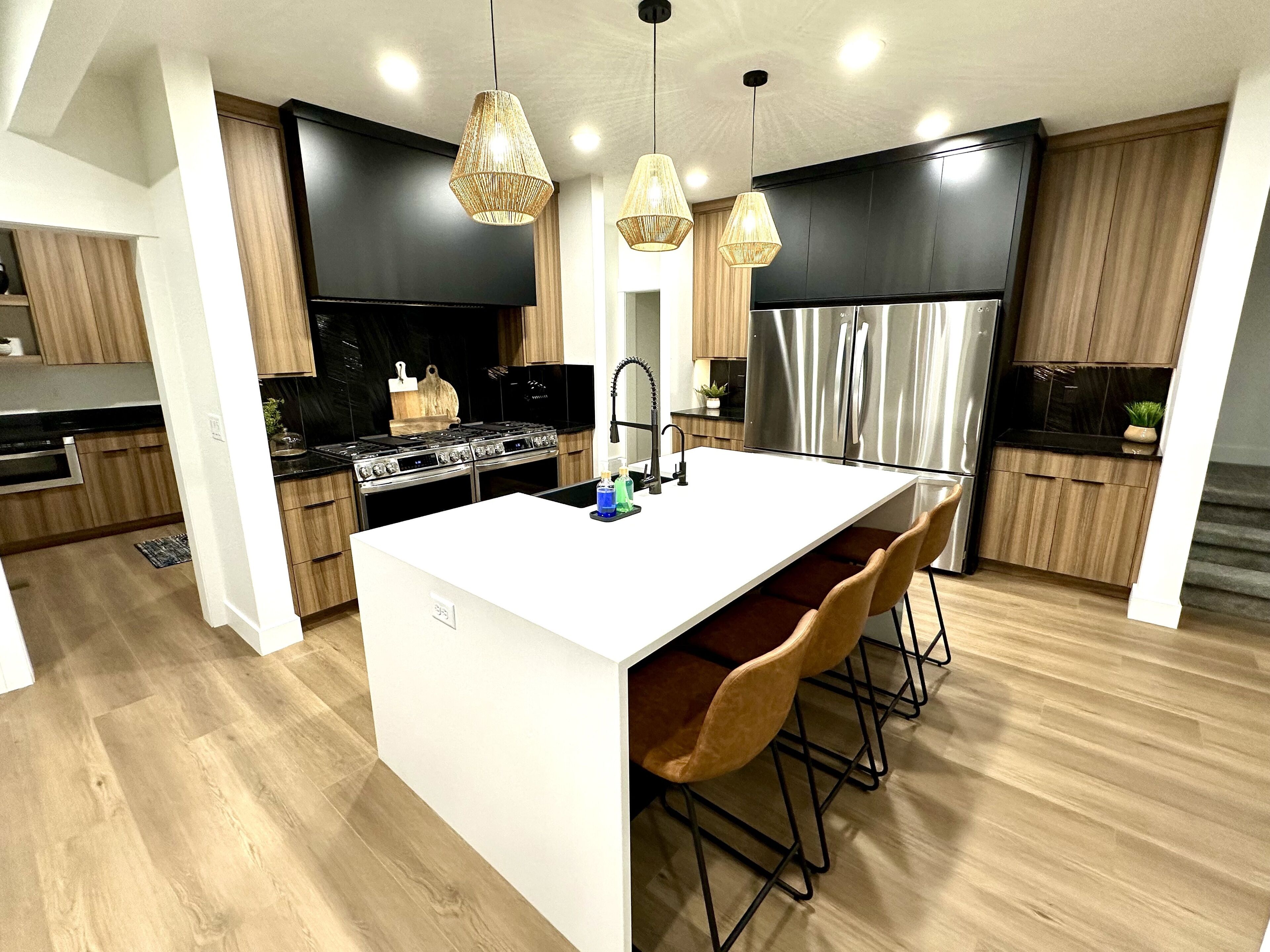 雪櫃、微波爐、焗爐、爐具