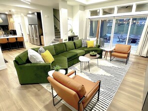 スマートテレビ、暖炉、テレビゲーム、DVD プレーヤー