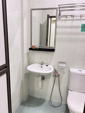 Standard Twin Room, 2 Twin Beds | Bathroom | Shower, hydromassage showerhead, hair dryer, bidet - BEAR HOTEL at NILAI (Nilai)