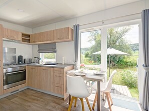 Fridge, oven, cookware/dishes/utensils