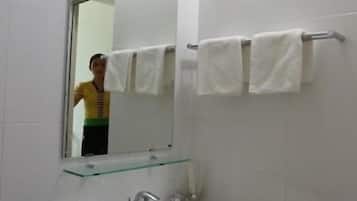 Standard Room | Bathroom