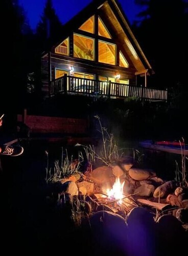 Creekside Cabin- nature just footsteps away!