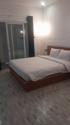 3 soverom, skrivebord, wi-fi (inkludert) og sengetøy