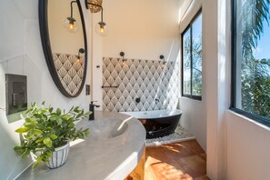 Shower, hair dryer, towels - Modern, Spacious, Salt Pool, Walk to town center (Sayulita)