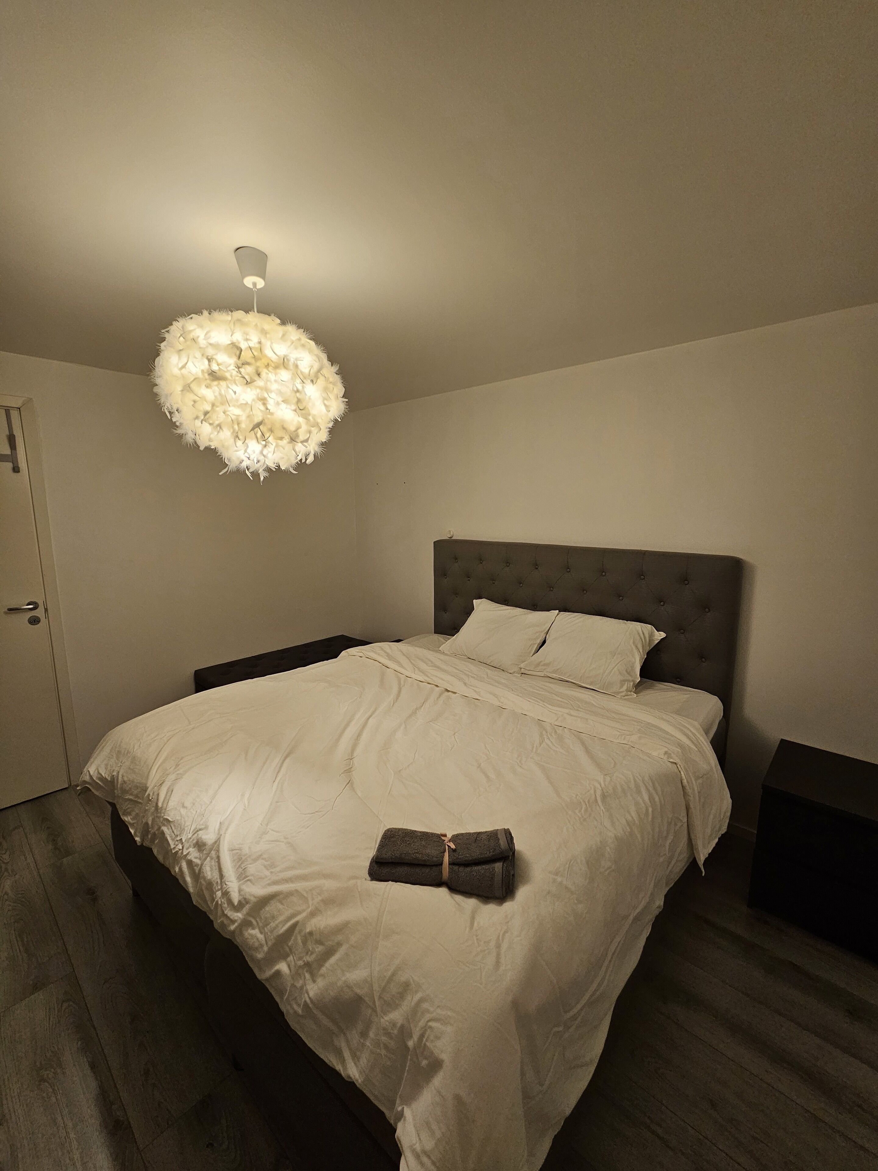 3 bedrooms, desk, iron/ironing board, travel crib