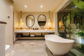 Villa, 4 Bedrooms, Non Smoking, Kitchen | Bathroom | Rainfall showerhead, free toiletries, hair dryer, towels