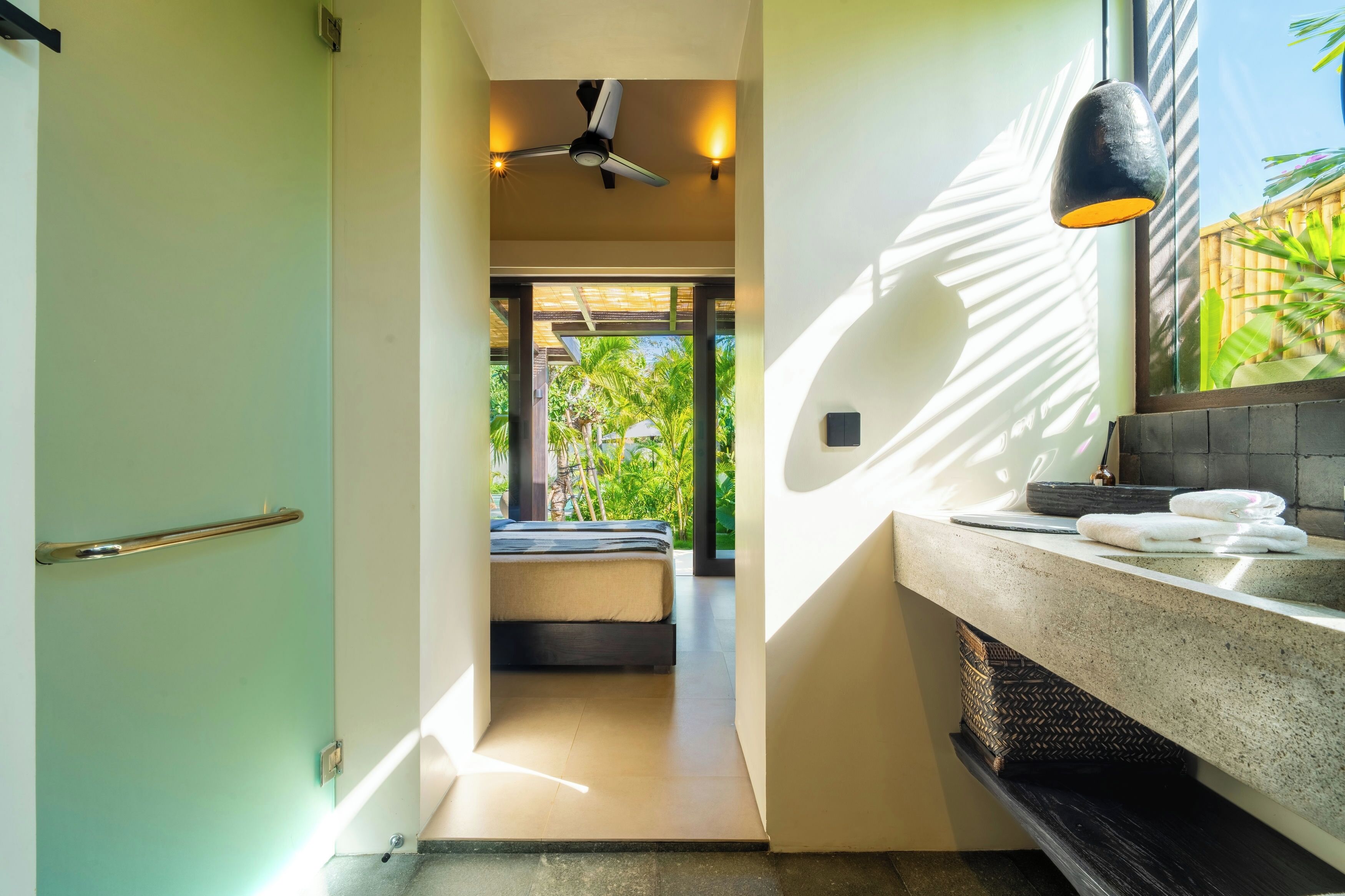 Cabezal de ducha tipo lluvia, artículos de tocador gratuitos