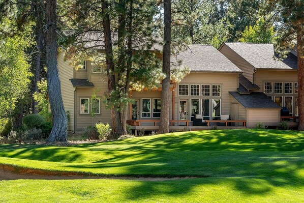 Exterior - Lux home fully stocked near Ski/Hike/Bike/Downtown (Bend)