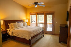 3 bedrooms, desk, iron/ironing board, free WiFi