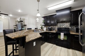 Fridge, microwave, oven, stovetop - Sharyland Townhome - 2/2.5 bedrooms with patio in McAllen (McAllen)