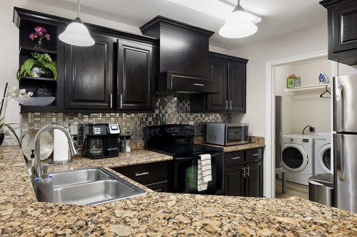 Sharyland Townhome - 2/2.5 bedrooms with patio in McAllen