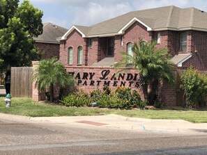 Exterior - Sharyland Townhome - 2/2.5 bedrooms with patio in McAllen (McAllen)
