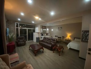 Room - Soda Room quiet Business Stay/ Wi‑Fi/Gated Parking (McComb)