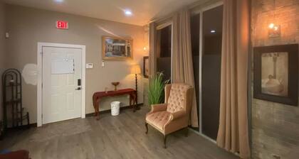 Soda Room quiet Business Stay/ Wi‑Fi/Gated Parking