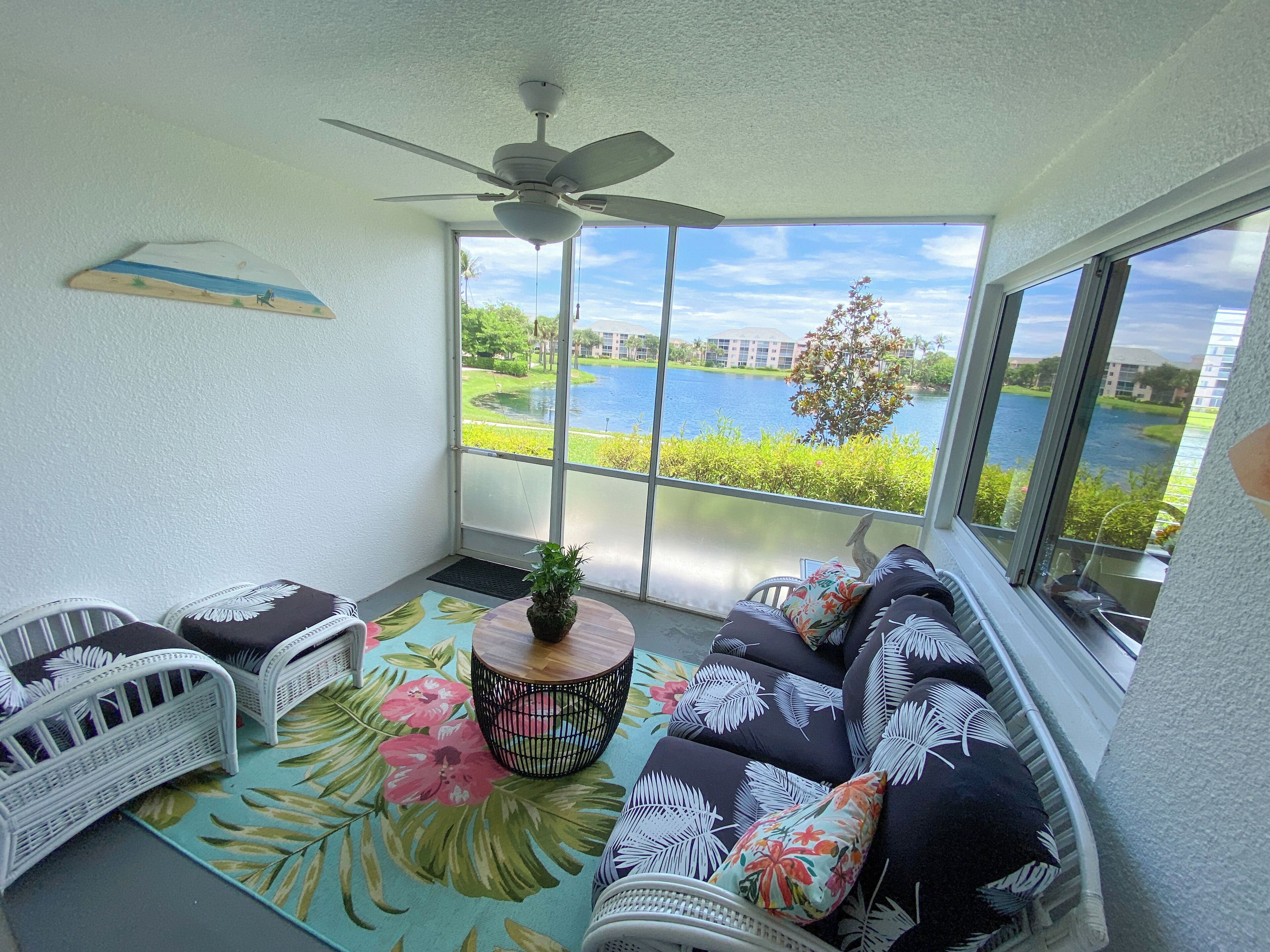 Tropical Breeze - Cozy retreat short walk to pool and beach