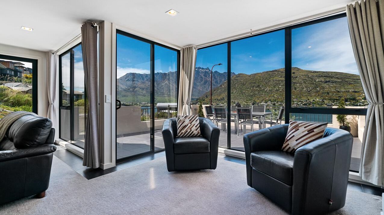 Smart TV, DVD player, books