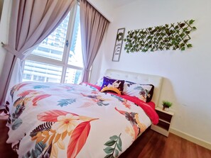 2 bedrooms, iron/ironing board, WiFi, bed sheets - Nearest APT to Legoland-5min walk @ Glory Comfort Suite with Bathtub 1--8pax (Iskandar Puteri)