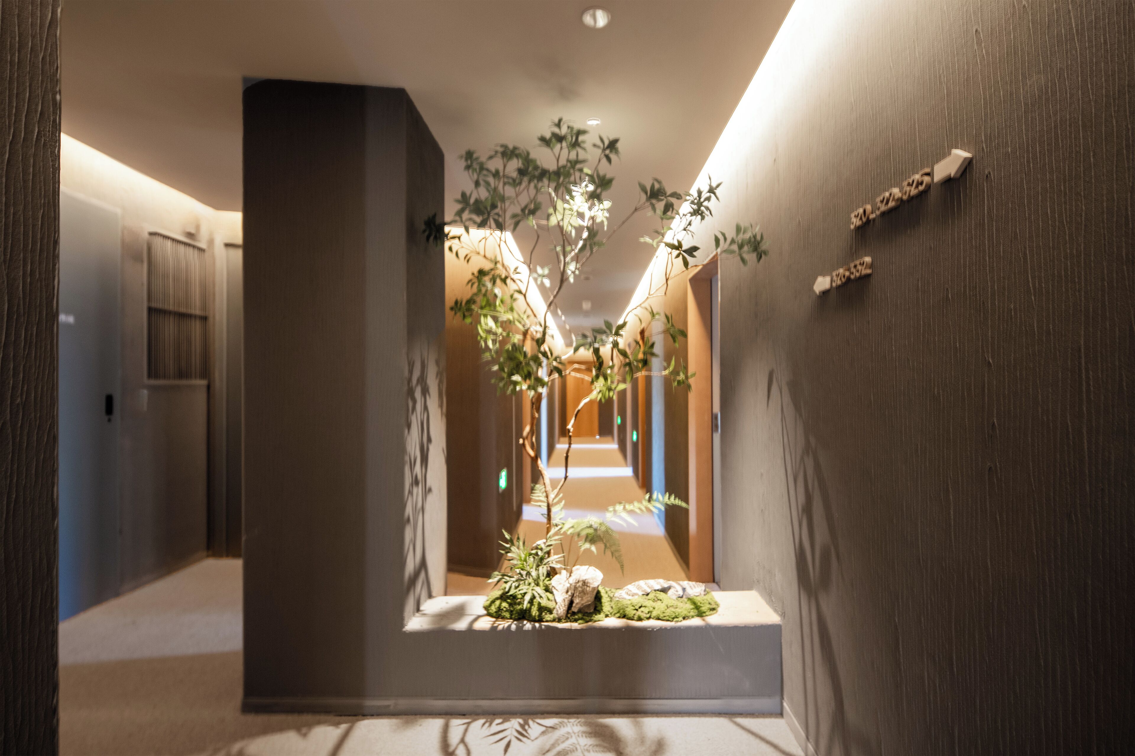 Handrails in hallways