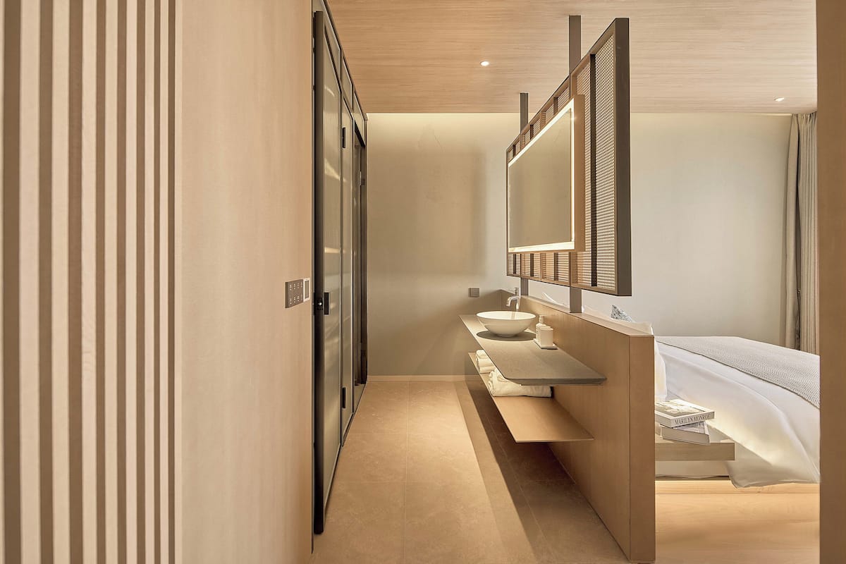 Executive Studio Suite | 1 bedroom, down comforters, pillowtop beds, free minibar