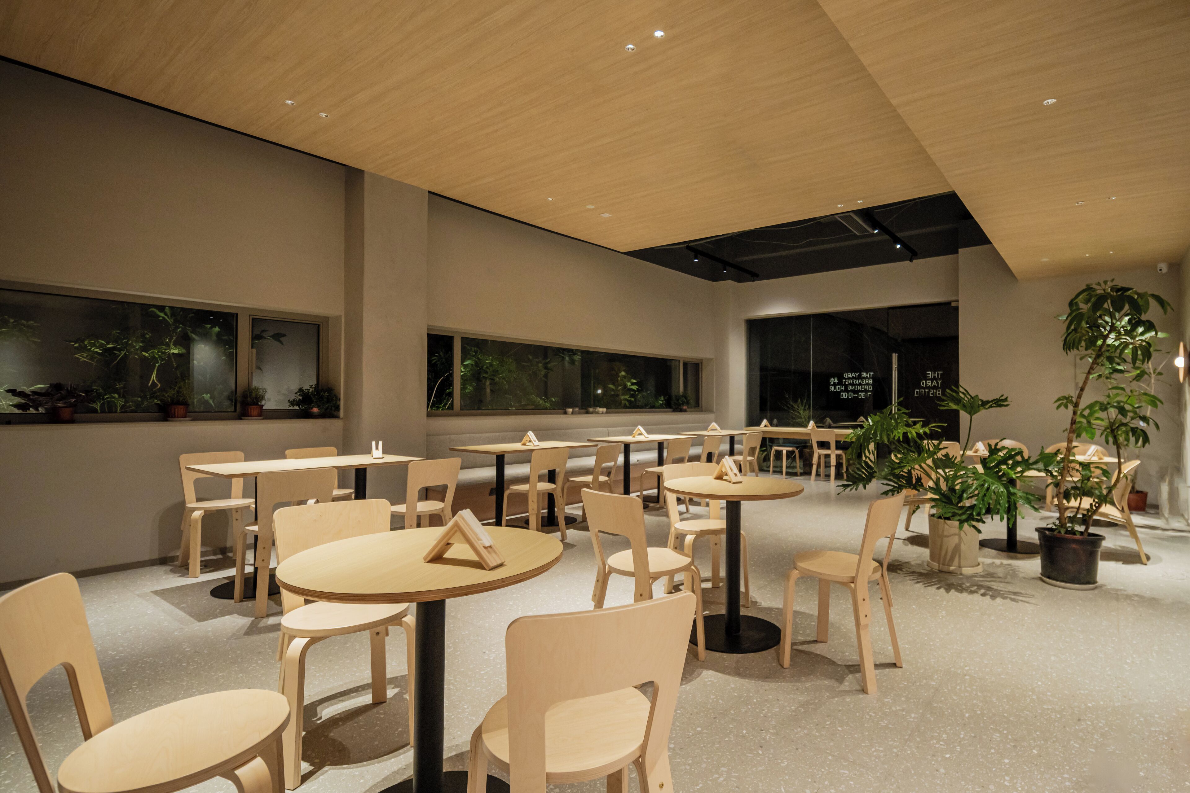 Daily full breakfast (CNY 39 per person)