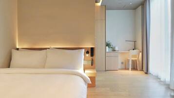 Basic Room | 1 bedroom, down comforters, pillowtop beds, free minibar