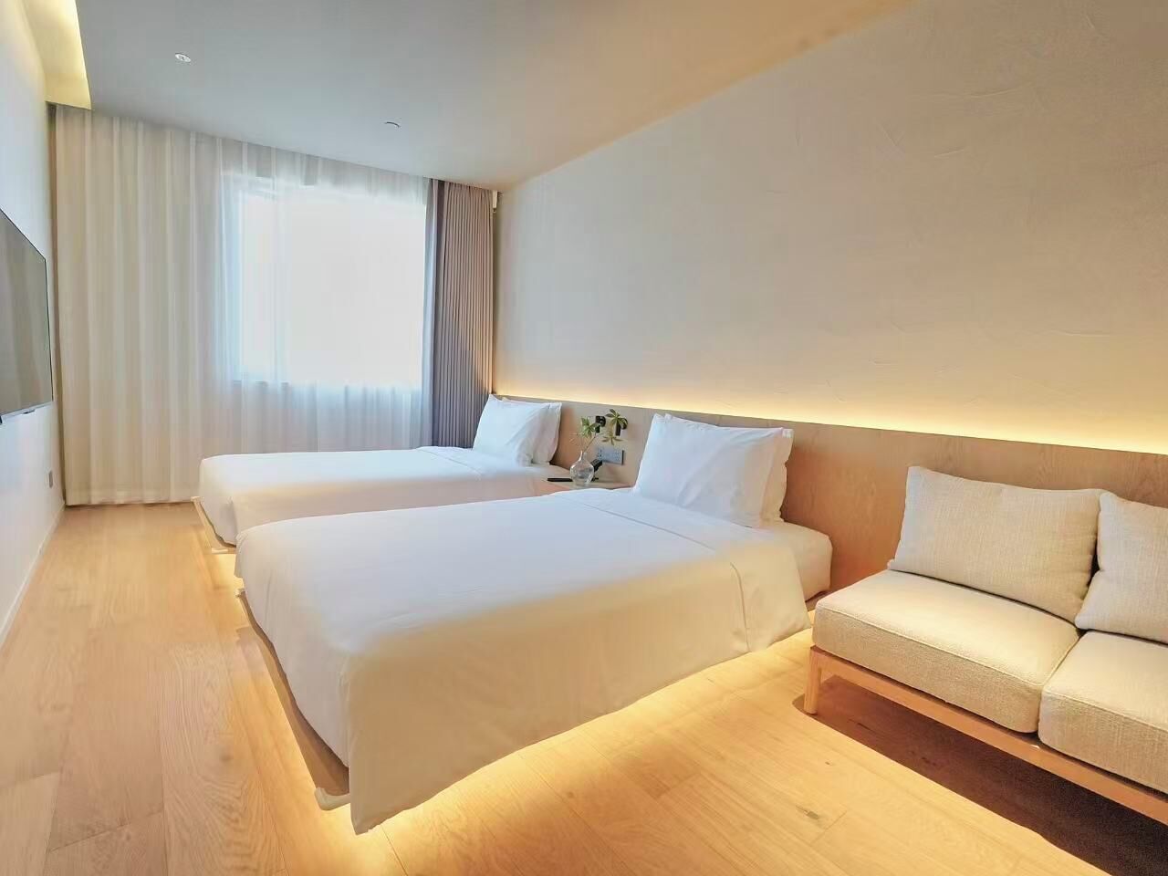 Classic Twin Room | Down comforters, pillowtop beds, free minibar, individually decorated