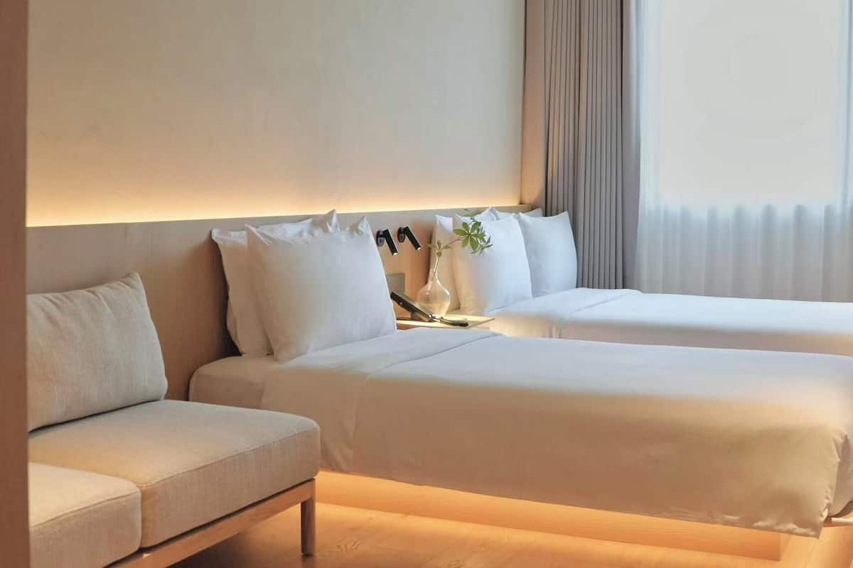 Classic Triple Room | 1 bedroom, down comforters, pillowtop beds, free minibar