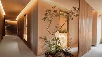 Handrails in hallways