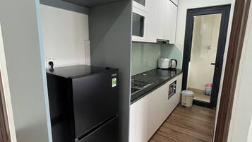 Kylskåp, mikrovågsugn, vattenkokare och riskokare