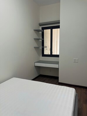 Desk, soundproofing, iron/ironing board, free WiFi