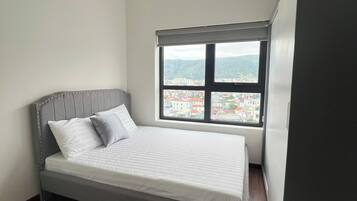 Skrivbord, ljudisolering, strykjärn/strykbräda och gratis wi-fi