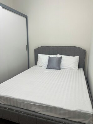 Desk, soundproofing, iron/ironing board, free WiFi