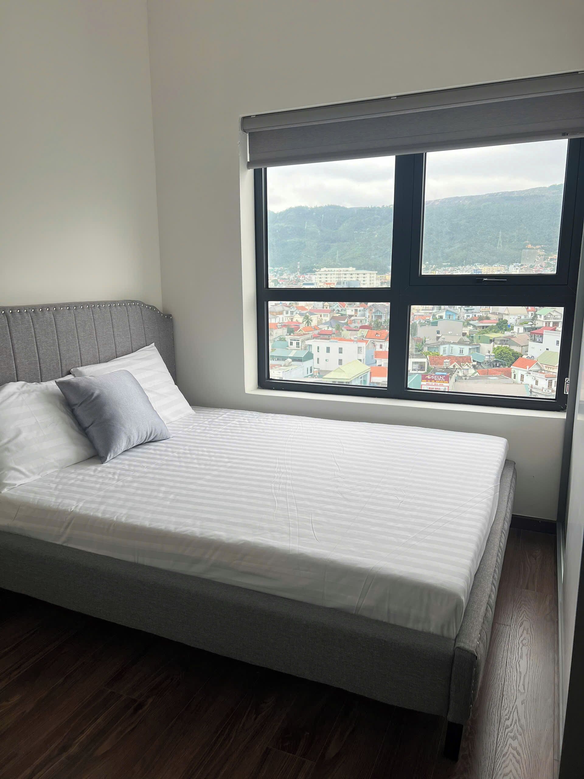 Bureau, chambres insonorisées, fer et planche à repasser, Wi-Fi gratuit