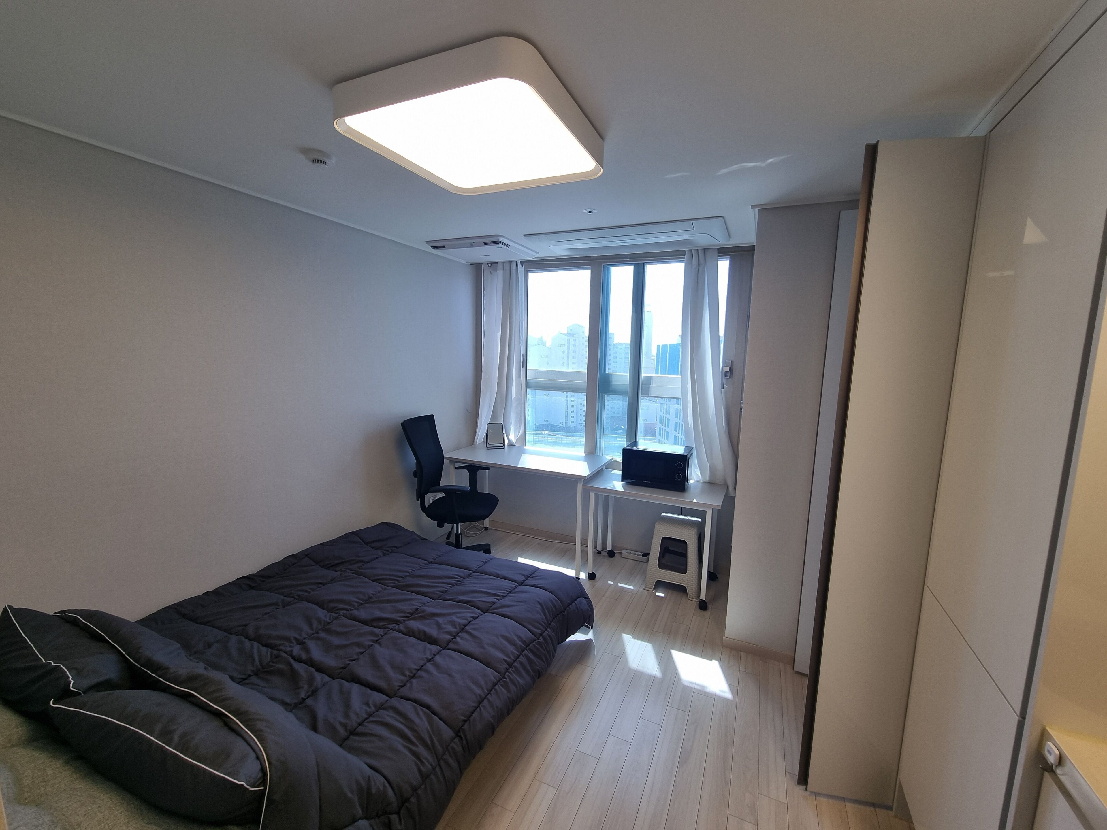 1 habitación, tabla de planchar con plancha, wifi y ropa de cama 