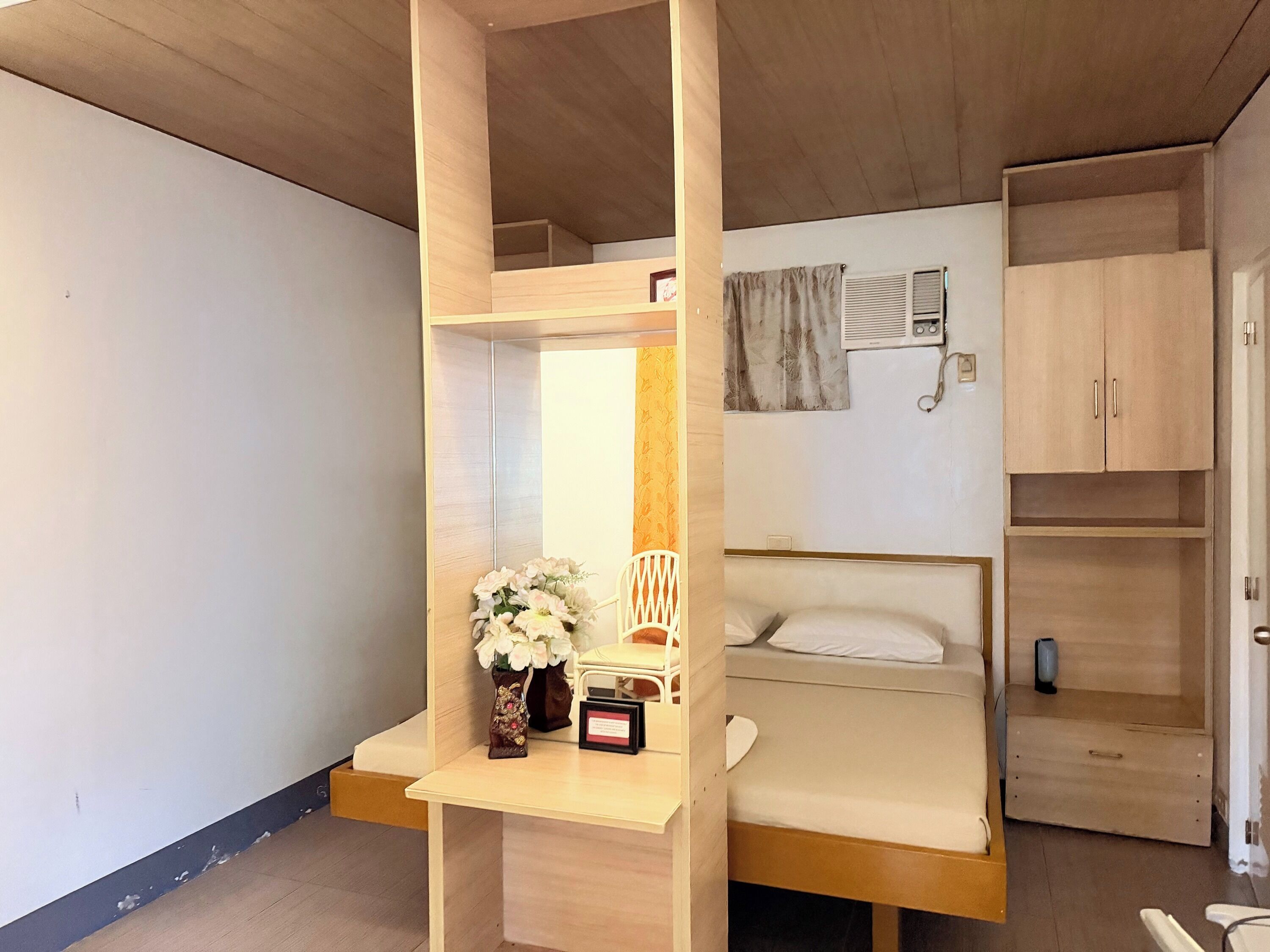 Standard King Room | In-room safe, desk, iron/ironing board, free WiFi