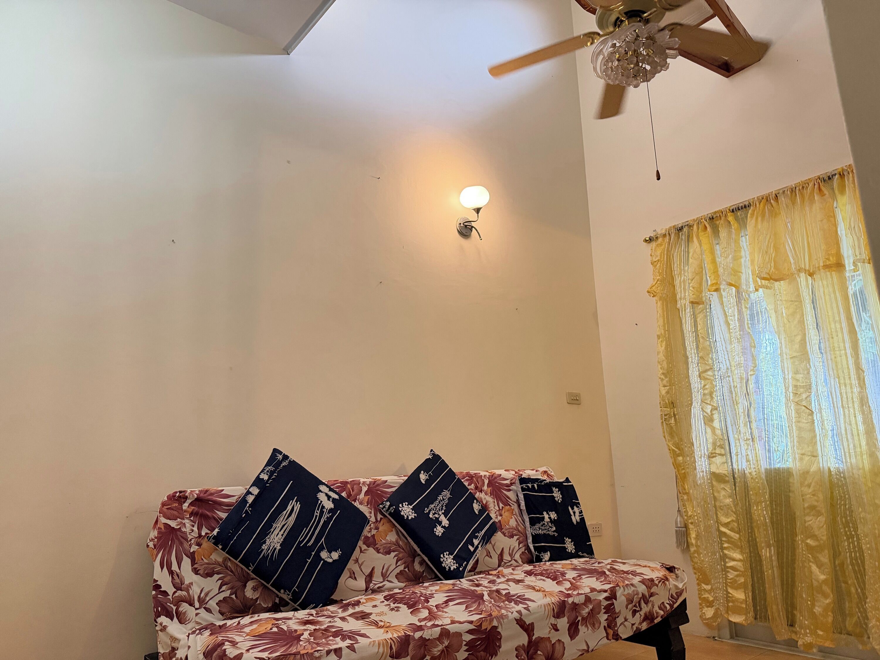 Deluxe Family Suite | In-room safe, desk, iron/ironing board, free WiFi